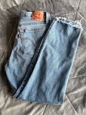 77. | Levi's | Wedgie Straight | Light Wash Straight Leg Jeans with Frayed Hem
